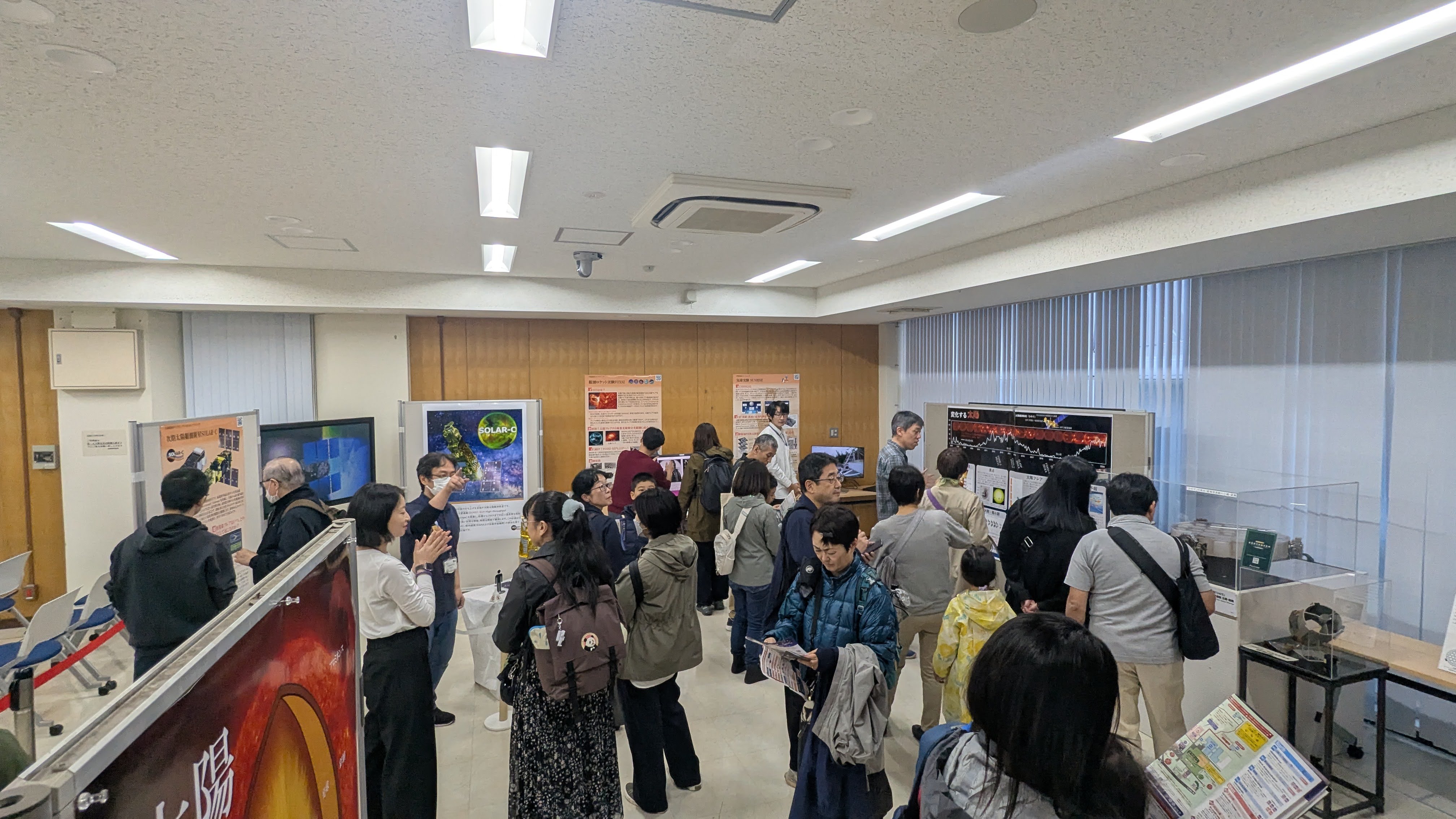 賑わう会場の様子